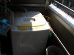 雨ざらしだった洗濯機。洗濯機を洗濯し 雨ざらしだった洗濯機。洗濯機を洗濯し