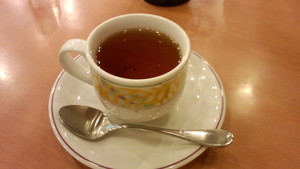 ファミレスの紅茶でも有り難い ファミレスの紅茶でも有り難い