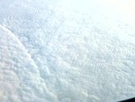 真っ白な雲海へ飛び出すような… 真っ白な雲海へ飛び出すような…