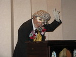 オルゴールを奏でる謎のおじさん オルゴールを奏でる謎のおじさん