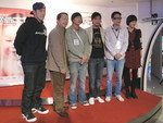 右から2人目が監督の崔允信。 右から2人目が監督の崔允信。