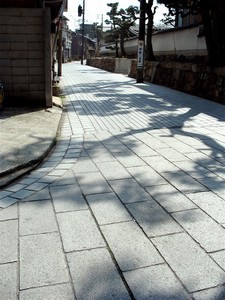山中鹿之介首塚の前 山中鹿之介首塚の前