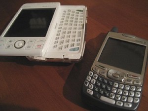 ホワイトW-ZERO3とTreo700p ホワイトW-ZERO3とTreo700p