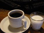 朝食の美味しい牛乳とコーヒー 朝食の美味しい牛乳とコーヒー