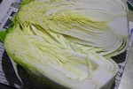 半分カット、白菜。 半分カット、白菜。