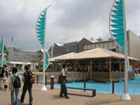 中心の島ベンチ