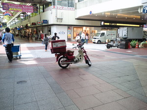 センター街　朝