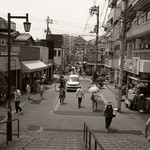 夕焼けだんだんから谷中銀座を望む