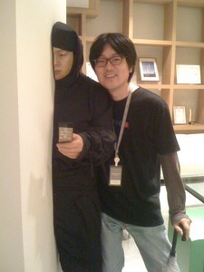 Naver オフィスにあった壁にめり込んで Naver オフィスにあった壁にめり込んで