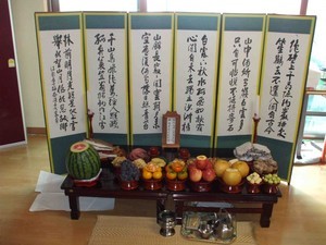 ご先祖様をまつります