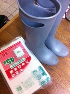 ゴミ袋とレインブーツ ゴミ袋とレインブーツ