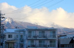 雪雲に覆われる「浅間山」。(27.1.31) 雪雲に覆われる「浅間山」。(27.1.31)